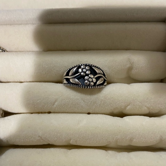 Sterling silver ring size 5 - Picture 1 of 3